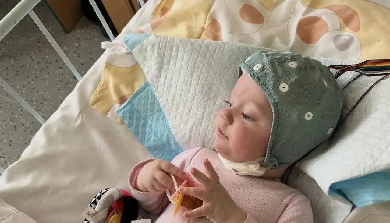 Natálka po narození prodělala sepsi i krvácení do mozku. Rodina teď prosí o pomoc
