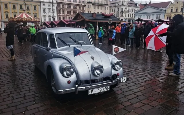 Na první expedici vyjížděli oba cestovatelé stylově v legendární Tatře Zikmunda a Hanzelky