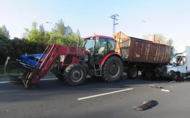 Hrůzostrašně vypadající nehoda skončila dvěma lehkými zraněními