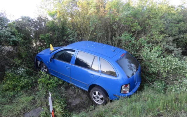 Hrůzostrašně vypadající nehoda skončila dvěma lehkými zraněními
