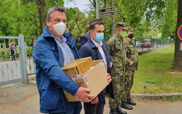 Vedení kraje poděkovalo odjíždějícím vojákům za pomoc a odvedenou práci