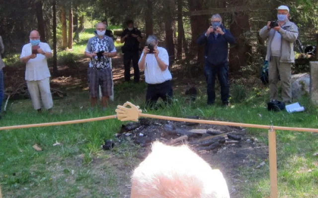 Starosta Aše Dalibor Blažek si symbolicky podává ruku s místostorostou Selbu Carstenem Hentschelem