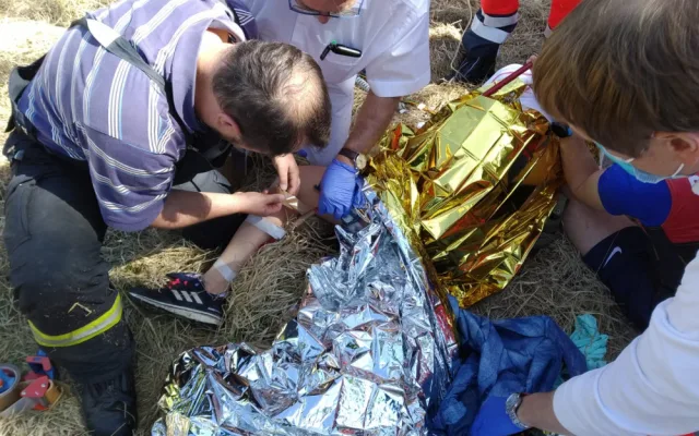 Běžkyně si na Božím Daru propíchla nohu hůlkou