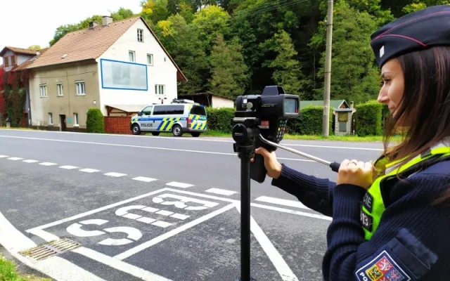 Chceš 110 tisíc korun, jistý plat a zajímavou práci? Přidej se k policii v Karlovarském kraji