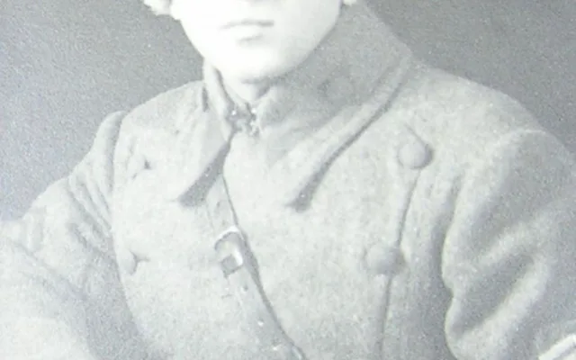 Jeho otec byl legionář a velitel Hradní stráže za prezidenta Tomáše Garrigua Masaryka.