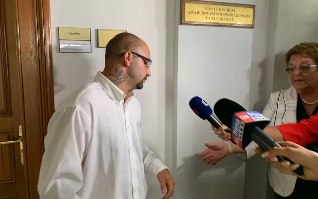 Komentář na facebooku vynesl muži obžalobu z podpory a propagace terorismu, hrozí mu až 15 let vězení