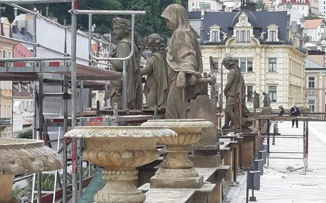 Opravě Mlýnské kolonády koronavirová krize