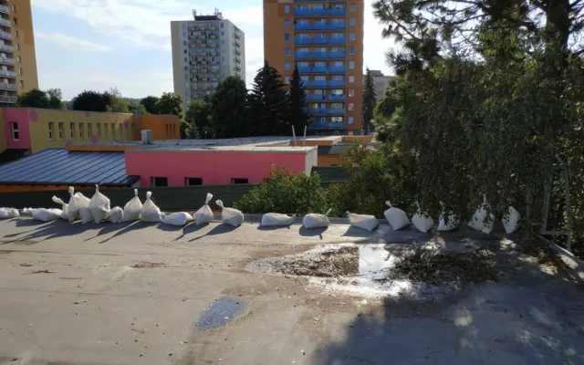 FOTO : Hasiče zaměstnal silný vítr, vyjížděli k desítkám případů