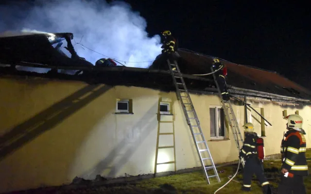 Oheň zasáhl ubytovnu u Chebu. Už potřetí