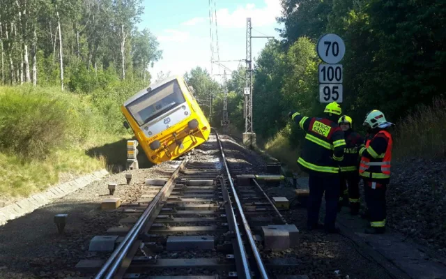 V Lázních Kynžvart vykolejil ve stanici vlak