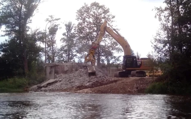 V Sokolově začala demolice hlavní části Krejcarové lávky