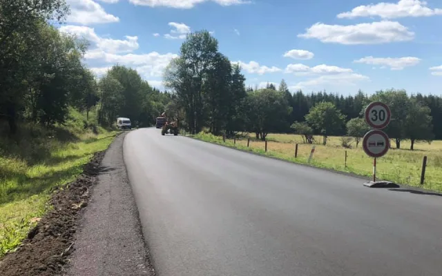 Třináct kilometrů silnice vyšlo na 130 milionů korun, platil IROP, kraj i stát
