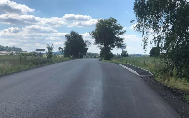 Třináct kilometrů silnice vyšlo na 130 milionů korun, platil IROP, kraj i stát