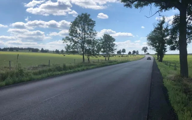 Třináct kilometrů silnice vyšlo na 130 milionů korun, platil IROP, kraj i stát