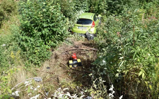 Nehoda na železničním přejezdu, v autě cestovaly i dvě děti