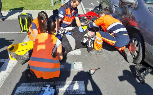 Záchranáři dnes představili aplikaci, která jim umožňuje být na místě nehody ještě před faktickým příjezdem