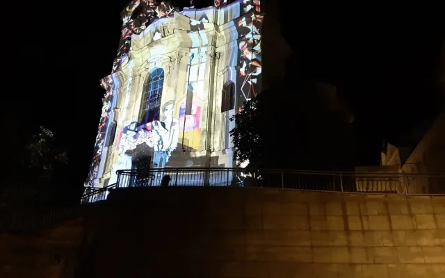 Festival světla přilákal do centra Karlových Varů tisíce lidí