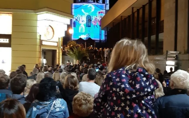 Festival světla přilákal do centra Karlových Varů tisíce lidí