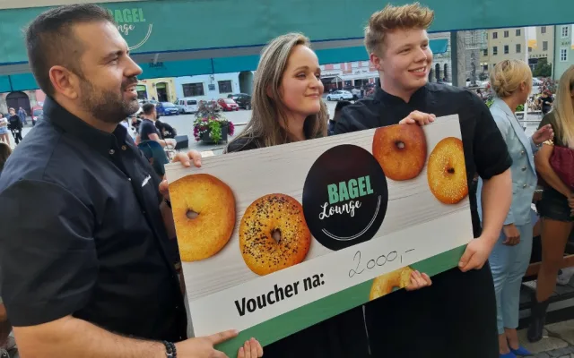 Michelinský kuchař Radek Kašpárek sestavil tři skvělé bagely pro chebskou restauraci Bagel Lounge