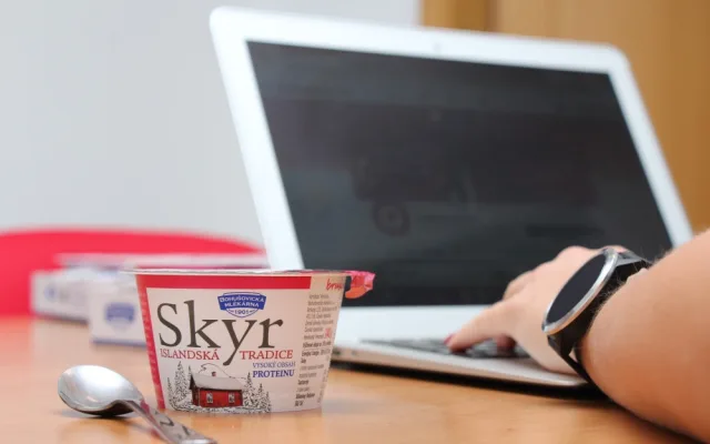 Islandská tradice v českých domovech. SKYR Bohušovické mlékárny zasytí, potěší a osladí vám den. A venku má novou zimní edici!