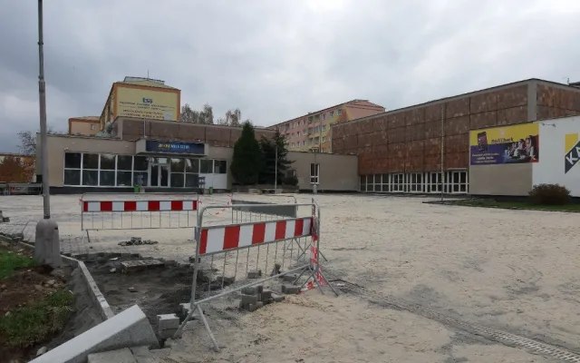 Chodov dokončuje úpravu prostranství kolem střediska KASS