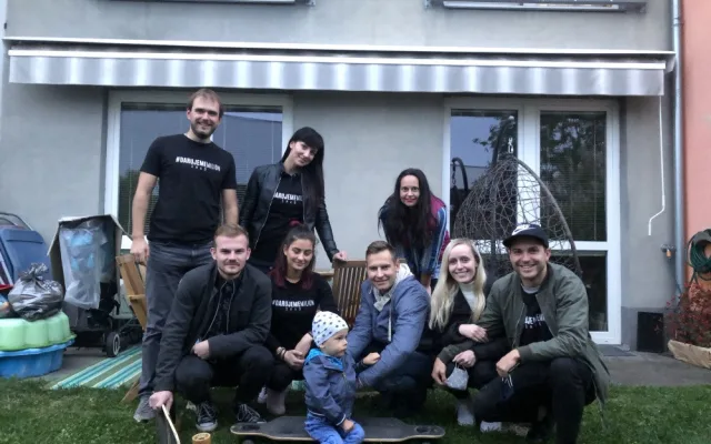 Na longboardech urazili přes 880 km napříč celou Českou republikou a získali téměř půl miliónu korun pro malého Milánka
