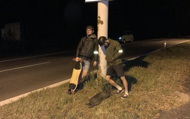 Na longboardech urazili přes 880 km napříč celou Českou republikou a získali téměř půl miliónu korun pro malého Milánka
