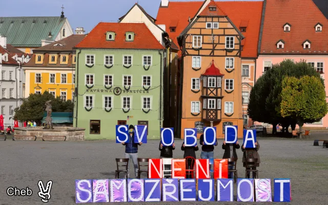 Vzkaz obyvatel Karlovarského kraje: Svoboda není samozřejmost