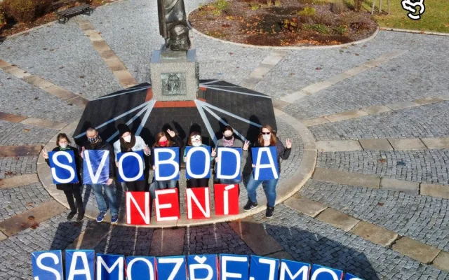 Vzkaz obyvatel Karlovarského kraje: Svoboda není samozřejmost