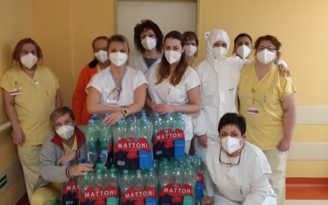 Počet lidí nemocných Covid-19 klesá ve všech třech okresech