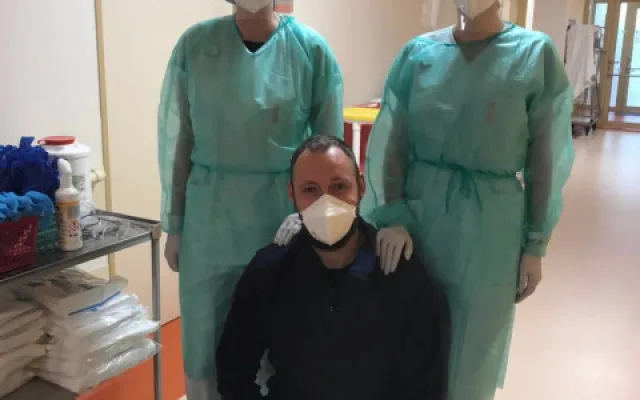 Karlovarští policisté pomáhají v krajské nemocnici