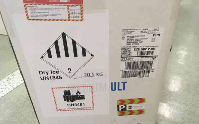 Do Karlovarské krajské nemocice dorazily první dávky vakcíny proti covid-19.