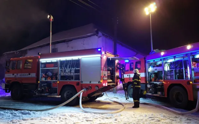 FOTO: Hasiče zaměstnal požár zemědělské usedlosti