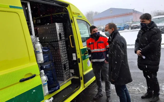 Krajští záchranáři dostali tři nové vozy, dva speciály pro mimořádné účely a malou sanitku