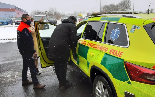 Krajští záchranáři dostali tři nové vozy, dva speciály pro mimořádné účely a malou sanitku