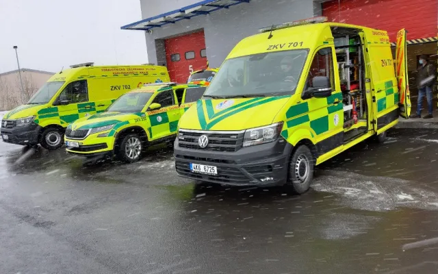Krajští záchranáři dostali tři nové vozy, dva speciály pro mimořádné účely a malou sanitku