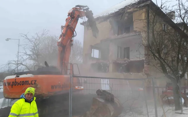 V Sokolově začala demolice vybydlených domů, nahradí je parkoviště