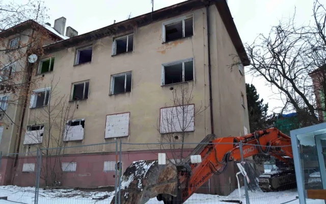 V Sokolově začala demolice vybydlených domů, nahradí je parkoviště
