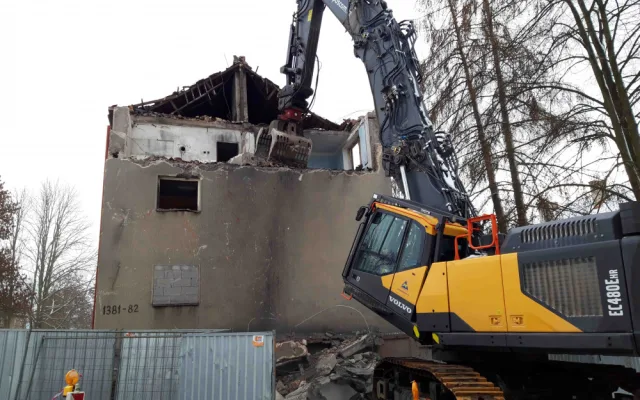 V Sokolově začala demolice vybydlených domů, nahradí je parkoviště