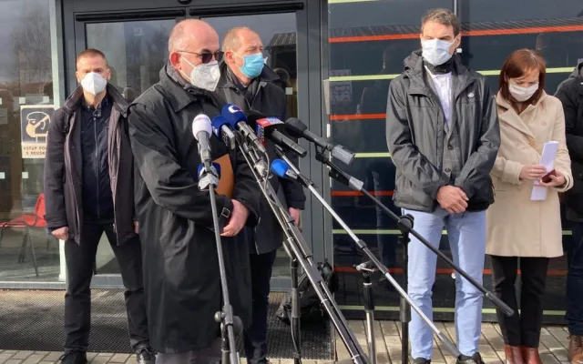 Ministr Blatný přijel prověřit situaci v chebské nemocnici, spolupráci s Německem stále odmítá