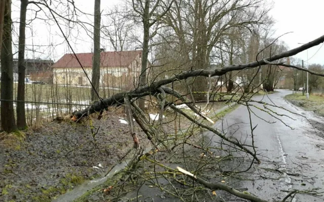 Obleva zvedla hladiny řek, hasiči už odčerpávali vodu ze sklepů