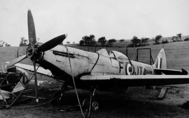 30. ledna 1951 musel pilot se strojem nouzově  přistát bez podvozku, poškození byla natolik velká, že na téměř 40 let zmizel stroj z nebe