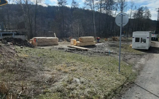 Pozor, začíná demolice Dvorského mostu, řidiči si musí zvyknout na objížďky