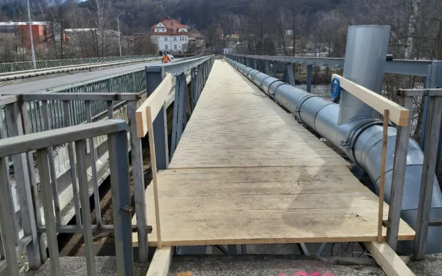 Pozor, začíná demolice Dvorského mostu, řidiči si musí zvyknout na objížďky