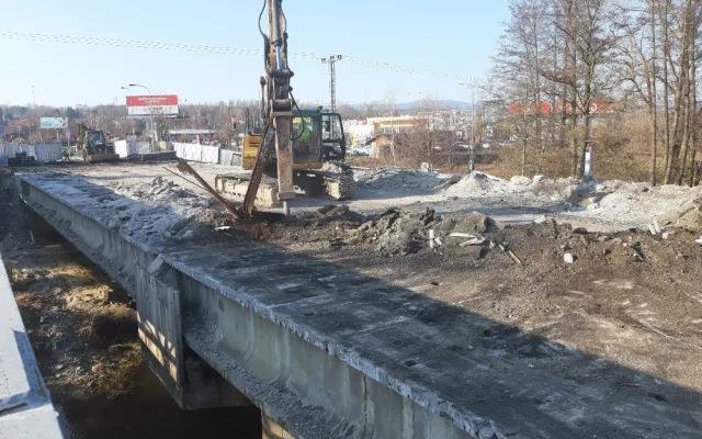 Most, který v roce 1968 neunesl tři ruské tanky, čeká demolice