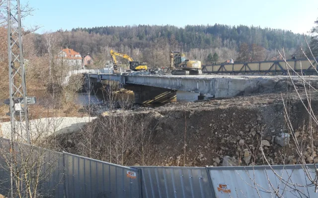 Most, který v roce 1968 neunesl tři ruské tanky, čeká demolice