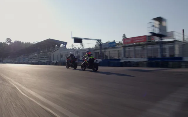 Startuje dvanáctý ročník projektu Učme se přežít. Tisícovka motorkářů projde zdokonalovacími kurzy