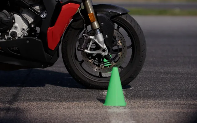 Startuje dvanáctý ročník projektu Učme se přežít. Tisícovka motorkářů projde zdokonalovacími kurzy