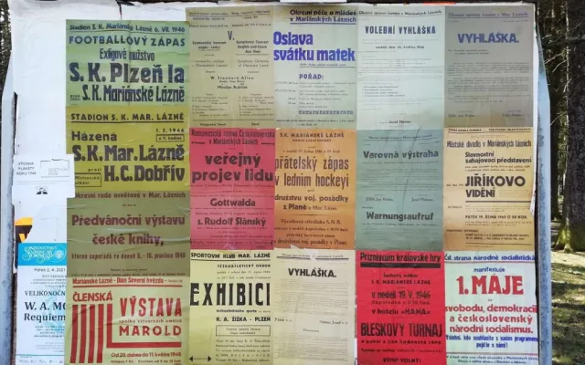 Reklamní plochy v lázeňském městě navrací místní obyvatele zpět do roku 1946