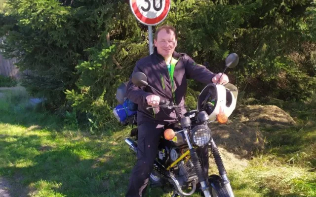 Světoběžník projel na motorce skoro celý svět, přitom nepřekročil hranice republiky